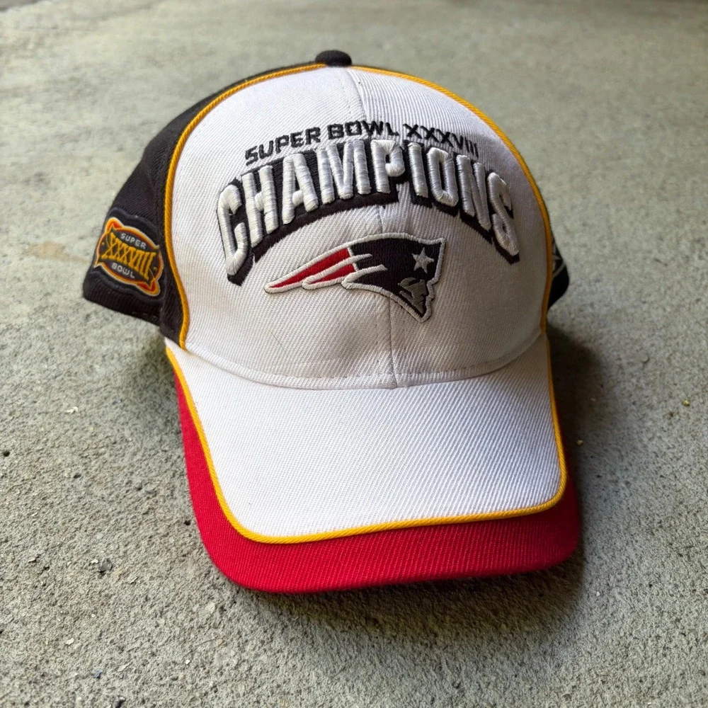Reebok New England Patriots Super Bowl XXXVIII Champions Hat NFL Locker Room